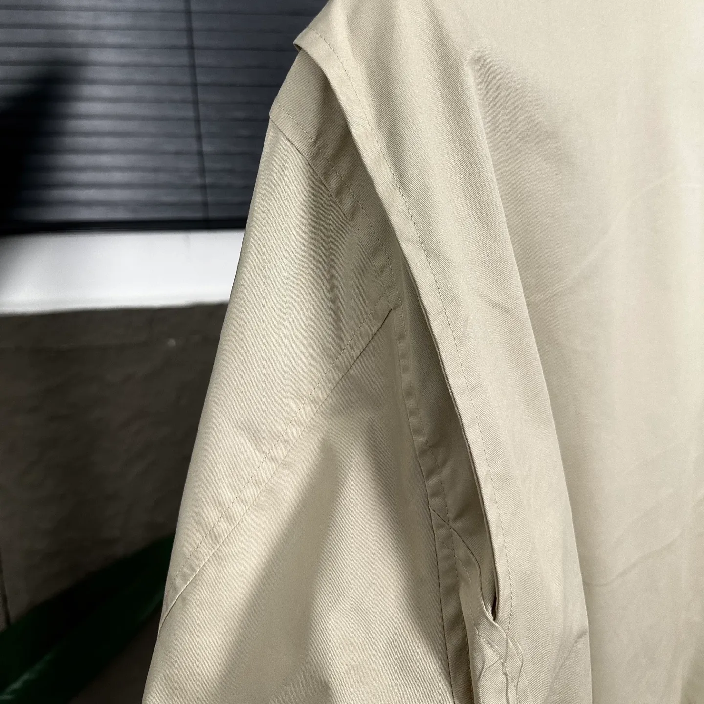 P270 Ralph Lauren/Ralph Lauren classic unisex veteran zipper jacket style number: DJ1897 Recommended by many fashion bloggers, the Harrington jacket's lapel zipper windproof design perfectly blends casual style with street trend elements, making it very suitable for neutral wear. The fabric texture of the jacket is excellent and comfortable to wear. It is a very versatile and trendy jacket. Original development, 100% pure cotton fabric, exquisite embroidery, evergreen style for all seasons, feel free to buy it, retro will never go out of style!  Color: Khaki Navy Black Size: M-XXL M L